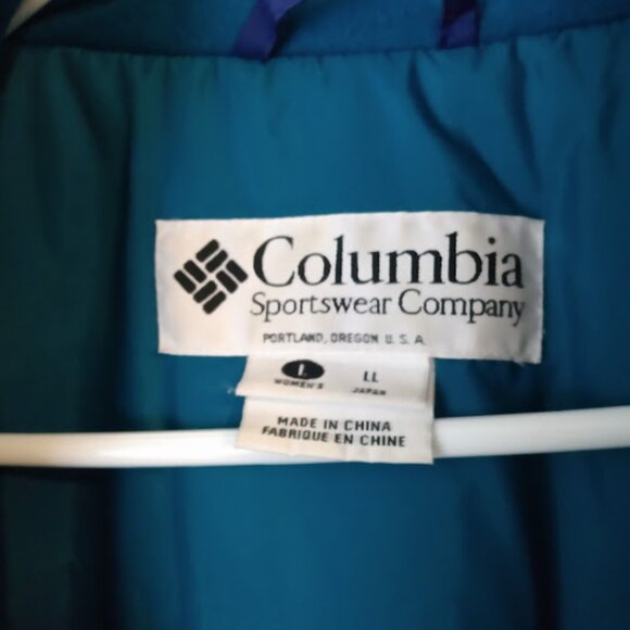 Columbia: Woman's green and purple winter coat with snap & zipper closure. - Picture 3 of 3